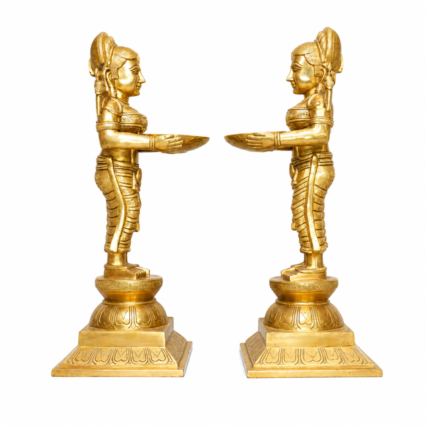 Lady with diya staute